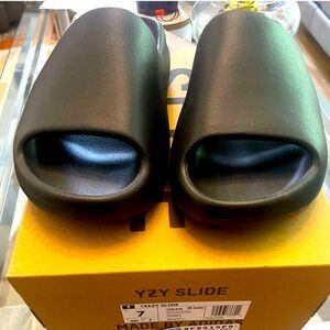 NWT yeezy slides authentic